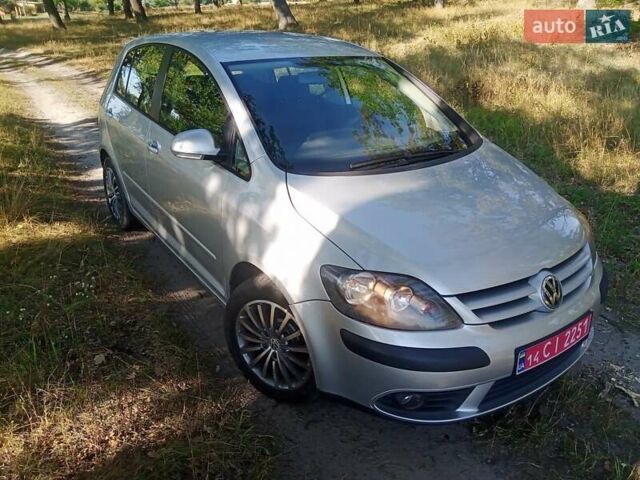 Серый Фольксваген Гольф Плюс, объемом двигателя 1.4 л и пробегом 220 тыс. км за 5500 $, фото 2 на Automoto.ua