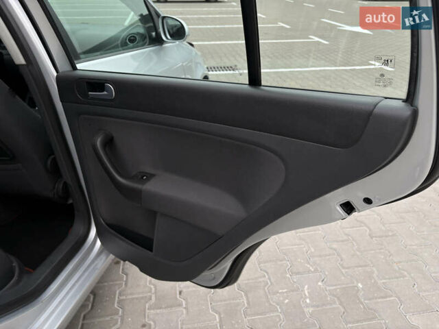 Серый Фольксваген Гольф Плюс, объемом двигателя 1.6 л и пробегом 171 тыс. км за 5699 $, фото 28 на Automoto.ua
