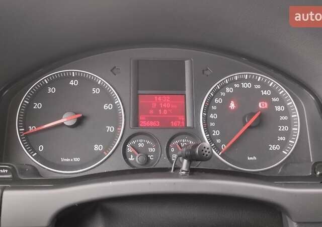 Сірий Фольксваген Golf Plus, об'ємом двигуна 1.6 л та пробігом 256 тис. км за 5600 $, фото 12 на Automoto.ua
