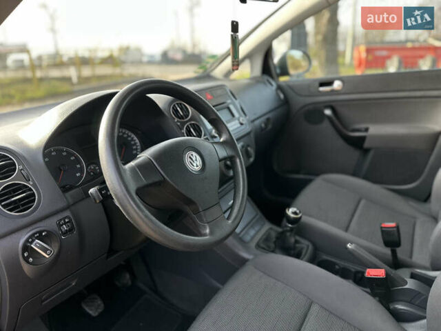 Серый Фольксваген Гольф Плюс, объемом двигателя 1.4 л и пробегом 208 тыс. км за 5500 $, фото 21 на Automoto.ua