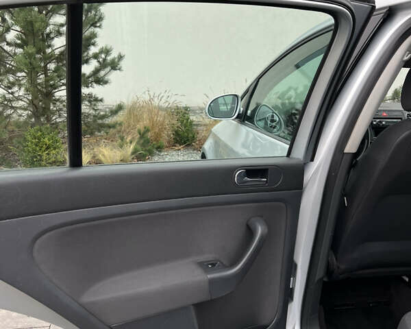 Серый Фольксваген Гольф Плюс, объемом двигателя 1.4 л и пробегом 251 тыс. км за 5150 $, фото 54 на Automoto.ua