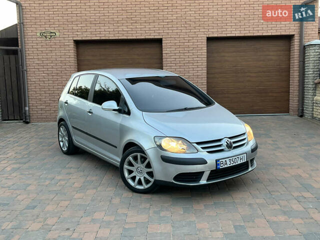 Сірий Фольксваген Golf Plus, об'ємом двигуна 1.6 л та пробігом 243 тис. км за 5200 $, фото 12 на Automoto.ua