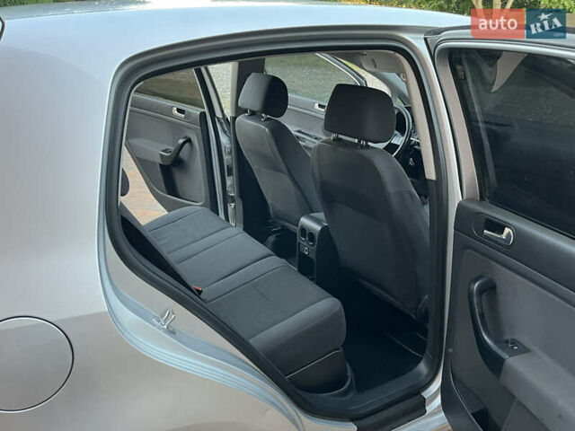 Сірий Фольксваген Golf Plus, об'ємом двигуна 1.6 л та пробігом 243 тис. км за 5200 $, фото 35 на Automoto.ua