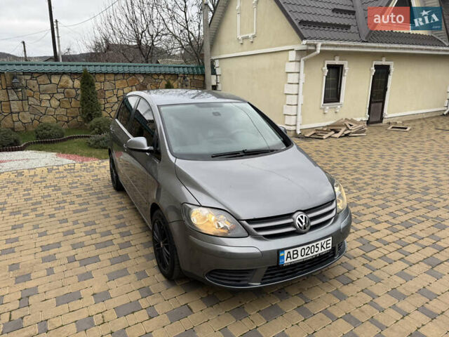Серый Фольксваген Гольф Плюс, объемом двигателя 1.6 л и пробегом 209 тыс. км за 5200 $, фото 4 на Automoto.ua