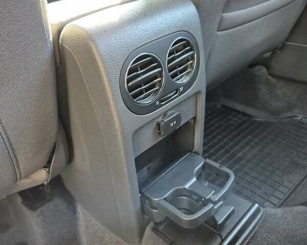 Серый Фольксваген Гольф Плюс, объемом двигателя 1.6 л и пробегом 215 тыс. км за 5500 $, фото 4 на Automoto.ua