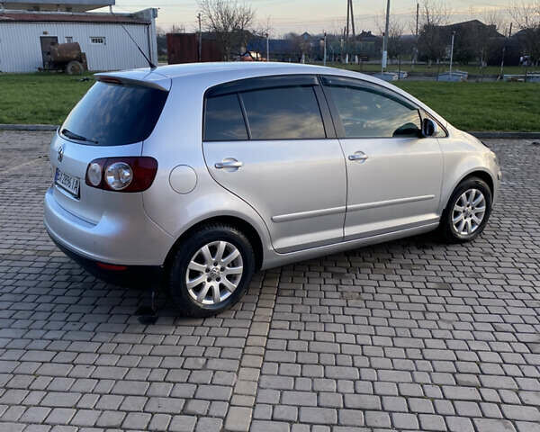 Серый Фольксваген Гольф Плюс, объемом двигателя 1.6 л и пробегом 268 тыс. км за 4900 $, фото 2 на Automoto.ua