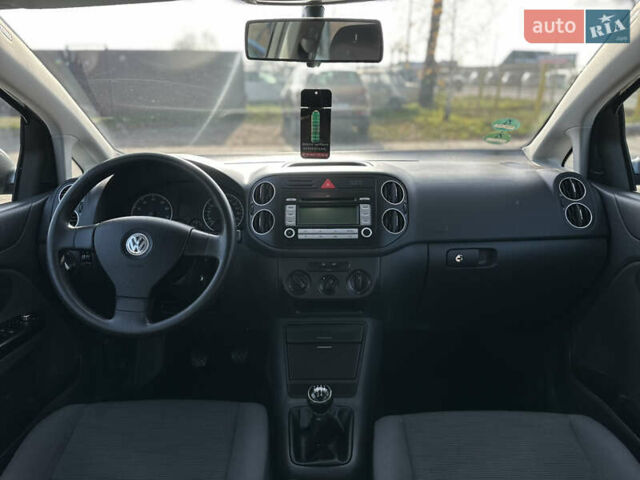Серый Фольксваген Гольф Плюс, объемом двигателя 1.4 л и пробегом 208 тыс. км за 5500 $, фото 43 на Automoto.ua