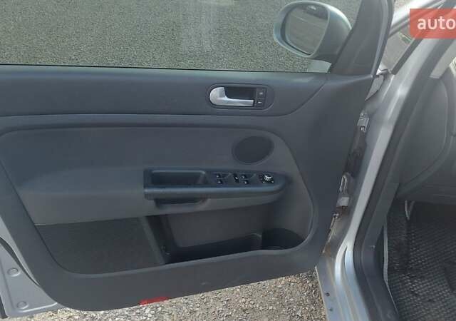 Сірий Фольксваген Golf Plus, об'ємом двигуна 1.6 л та пробігом 198 тис. км за 7000 $, фото 31 на Automoto.ua