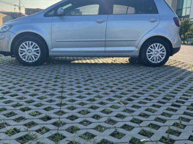 Сірий Фольксваген Golf Plus, об'ємом двигуна 1.6 л та пробігом 251 тис. км за 6400 $, фото 5 на Automoto.ua