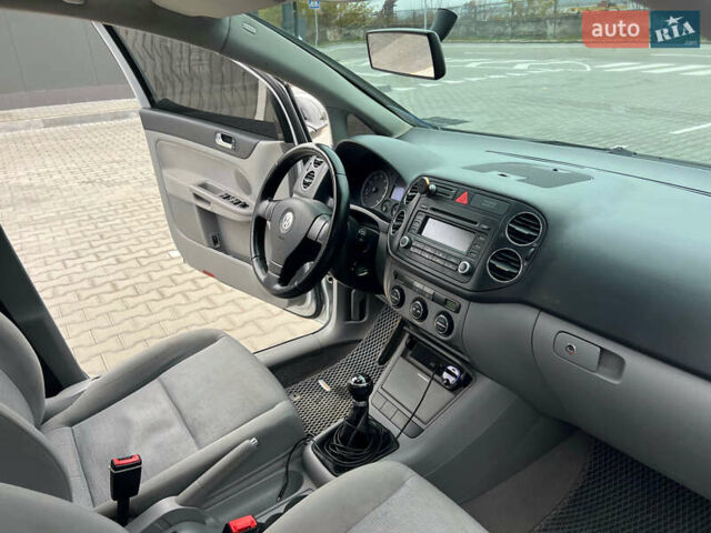 Серый Фольксваген Гольф Плюс, объемом двигателя 1.6 л и пробегом 297 тыс. км за 6000 $, фото 10 на Automoto.ua