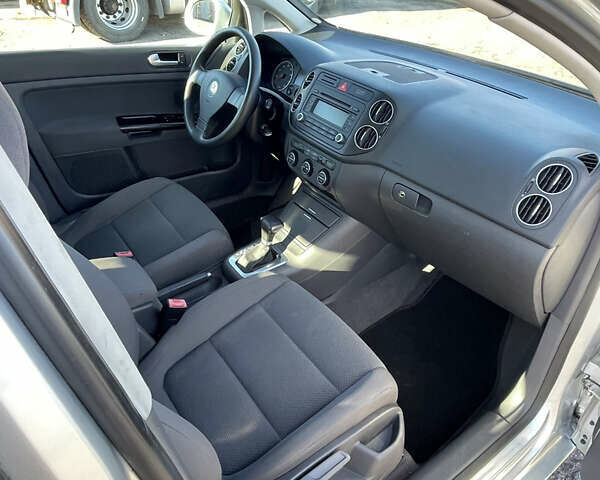 Серый Фольксваген Гольф Плюс, объемом двигателя 1.6 л и пробегом 218 тыс. км за 6300 $, фото 23 на Automoto.ua