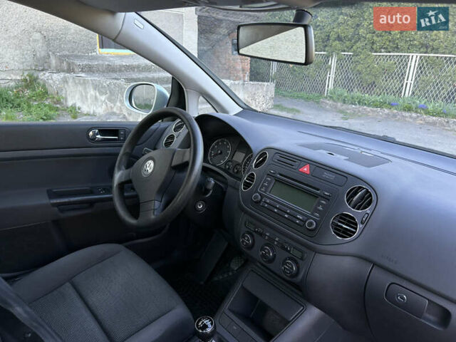Сірий Фольксваген Golf Plus, об'ємом двигуна 1.4 л та пробігом 160 тис. км за 5590 $, фото 13 на Automoto.ua