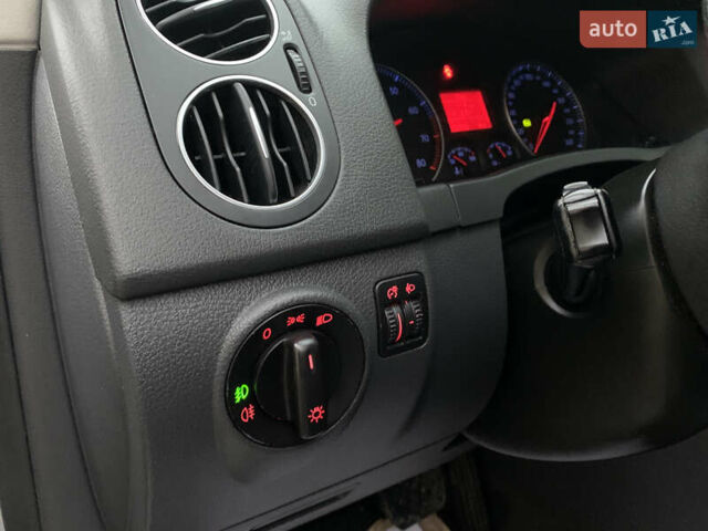 Серый Фольксваген Гольф Плюс, объемом двигателя 1.6 л и пробегом 200 тыс. км за 7200 $, фото 26 на Automoto.ua