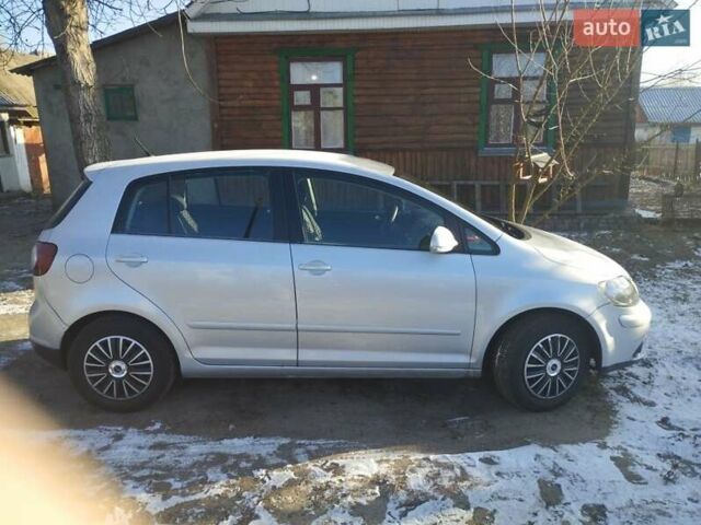 Серый Фольксваген Гольф Плюс, объемом двигателя 1.6 л и пробегом 350 тыс. км за 5500 $, фото 4 на Automoto.ua
