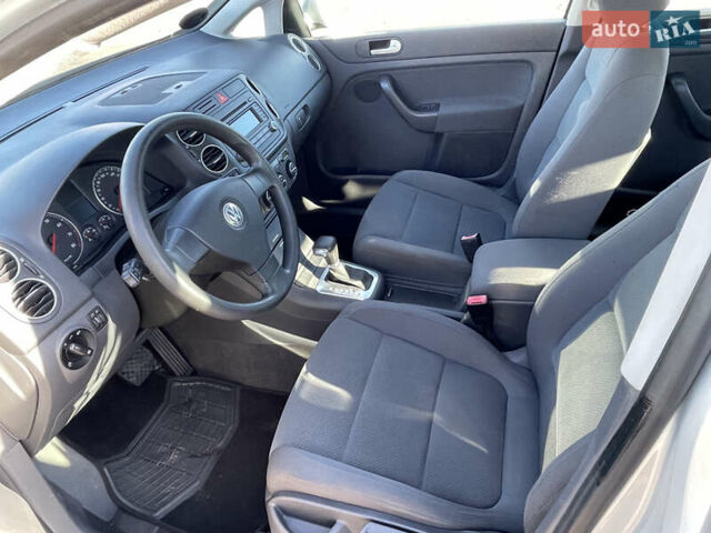 Серый Фольксваген Гольф Плюс, объемом двигателя 1.6 л и пробегом 218 тыс. км за 6300 $, фото 36 на Automoto.ua
