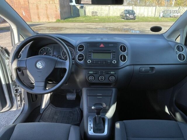 Серый Фольксваген Гольф Плюс, объемом двигателя 1.6 л и пробегом 218 тыс. км за 6300 $, фото 20 на Automoto.ua