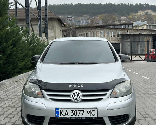Серый Фольксваген Гольф Плюс, объемом двигателя 1.6 л и пробегом 297 тыс. км за 6000 $, фото 1 на Automoto.ua