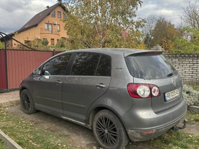 Серый Фольксваген Гольф Плюс, объемом двигателя 1.6 л и пробегом 209 тыс. км за 5500 $, фото 3 на Automoto.ua