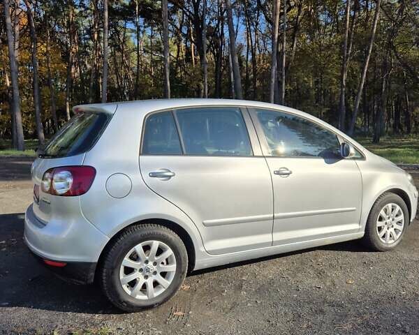 Серый Фольксваген Гольф Плюс, объемом двигателя 1.6 л и пробегом 215 тыс. км за 5500 $, фото 18 на Automoto.ua