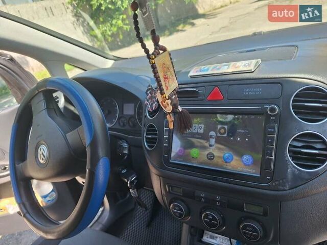 Серый Фольксваген Гольф Плюс, объемом двигателя 1.4 л и пробегом 268 тыс. км за 5850 $, фото 7 на Automoto.ua
