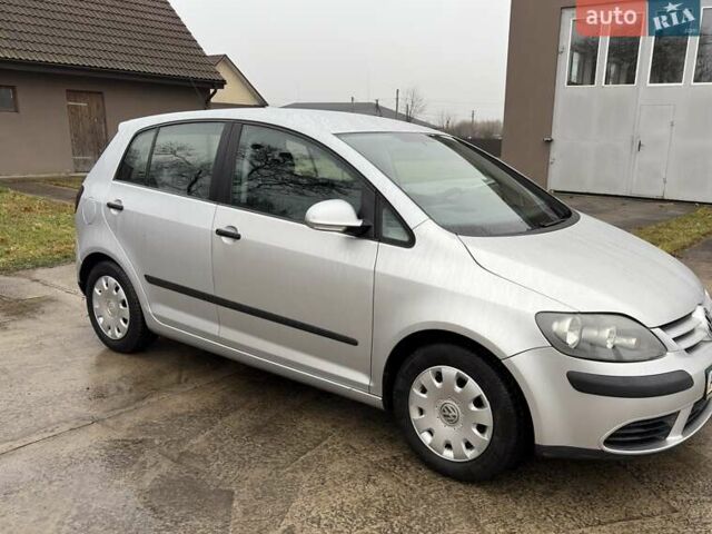 Серый Фольксваген Гольф Плюс, объемом двигателя 1.4 л и пробегом 269 тыс. км за 4500 $, фото 3 на Automoto.ua