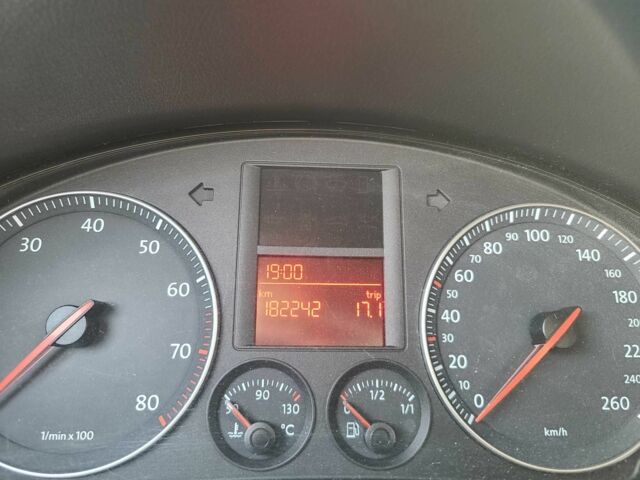 Серый Фольксваген Гольф Плюс, объемом двигателя 1.6 л и пробегом 182 тыс. км за 6400 $, фото 6 на Automoto.ua