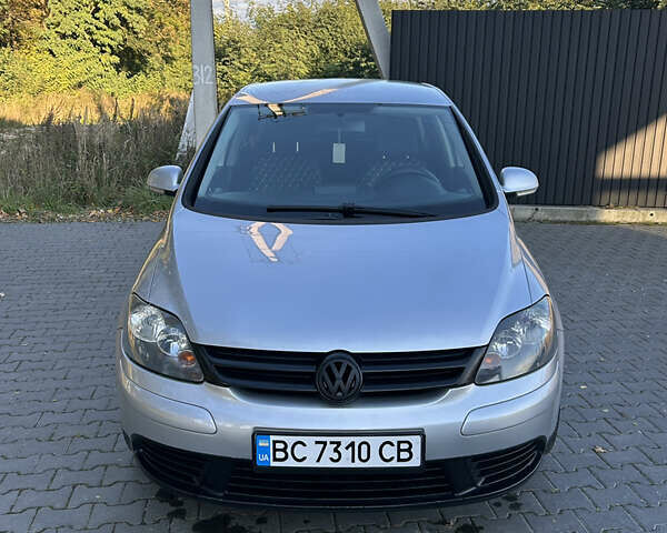 Серый Фольксваген Гольф Плюс, объемом двигателя 1.4 л и пробегом 239 тыс. км за 5800 $, фото 3 на Automoto.ua