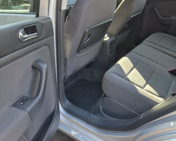 Серый Фольксваген Гольф Плюс, объемом двигателя 1.6 л и пробегом 215 тыс. км за 5500 $, фото 17 на Automoto.ua