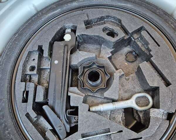 Серый Фольксваген Гольф Плюс, объемом двигателя 1.6 л и пробегом 215 тыс. км за 5500 $, фото 20 на Automoto.ua