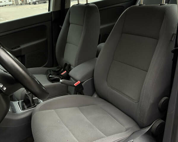 Серый Фольксваген Гольф Плюс, объемом двигателя 1.6 л и пробегом 170 тыс. км за 5999 $, фото 23 на Automoto.ua