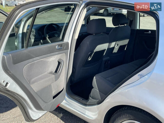 Серый Фольксваген Гольф Плюс, объемом двигателя 1.6 л и пробегом 218 тыс. км за 6300 $, фото 26 на Automoto.ua