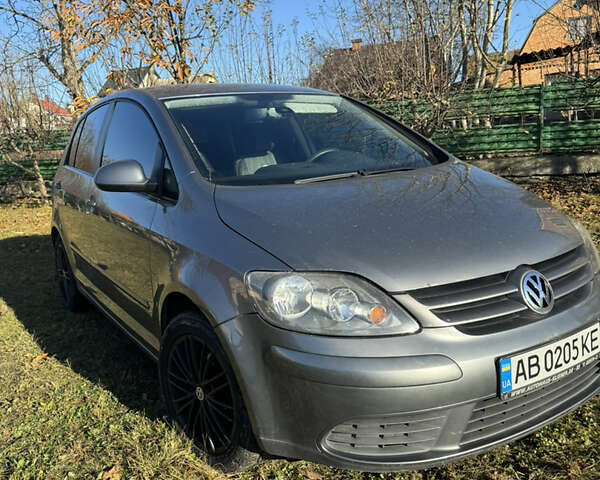 Серый Фольксваген Гольф Плюс, объемом двигателя 1.6 л и пробегом 202 тыс. км за 5250 $, фото 9 на Automoto.ua