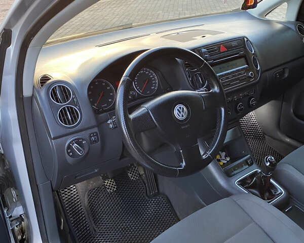 Серый Фольксваген Гольф Плюс, объемом двигателя 1.6 л и пробегом 268 тыс. км за 4900 $, фото 21 на Automoto.ua