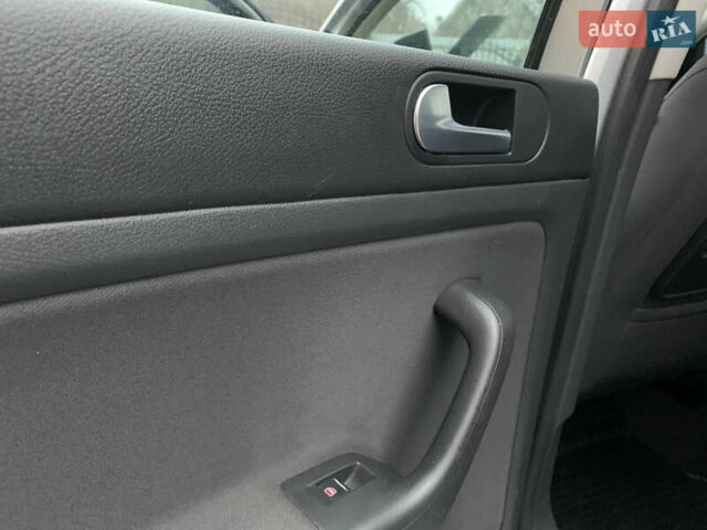 Серый Фольксваген Гольф Плюс, объемом двигателя 1.6 л и пробегом 200 тыс. км за 7200 $, фото 30 на Automoto.ua