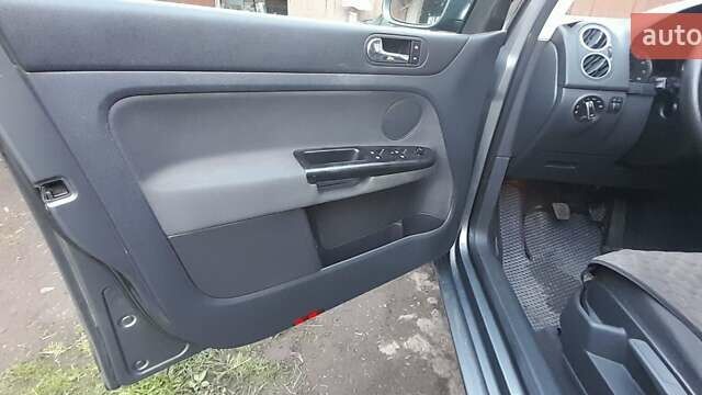 Серый Фольксваген Гольф Плюс, объемом двигателя 1.6 л и пробегом 226 тыс. км за 5300 $, фото 10 на Automoto.ua