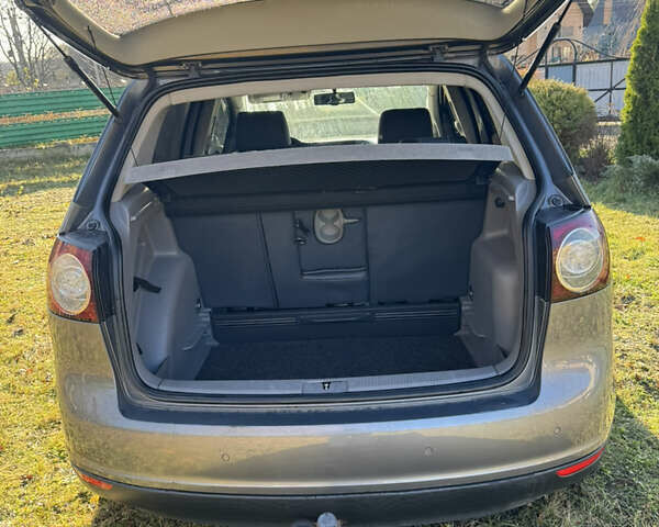 Серый Фольксваген Гольф Плюс, объемом двигателя 1.6 л и пробегом 202 тыс. км за 5250 $, фото 8 на Automoto.ua