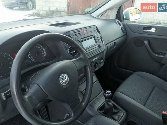Серый Фольксваген Гольф Плюс, объемом двигателя 1.39 л и пробегом 172 тыс. км за 5400 $, фото 1 на Automoto.ua