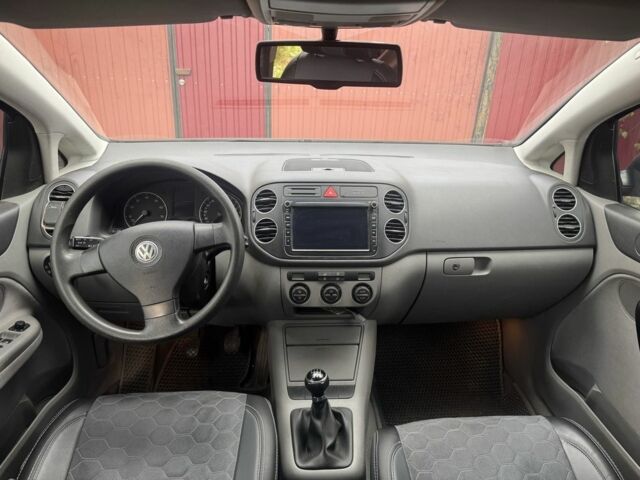 Серый Фольксваген Гольф Плюс, объемом двигателя 1.6 л и пробегом 209 тыс. км за 5500 $, фото 4 на Automoto.ua