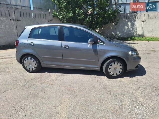 Серый Фольксваген Гольф Плюс, объемом двигателя 1.4 л и пробегом 268 тыс. км за 5850 $, фото 8 на Automoto.ua