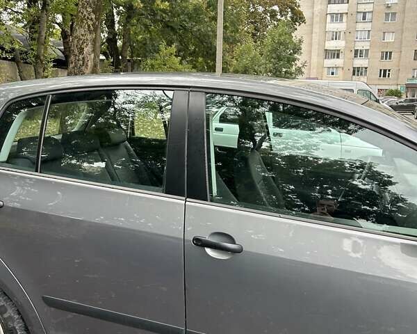 Серый Фольксваген Гольф Плюс, объемом двигателя 1.6 л и пробегом 208 тыс. км за 5600 $, фото 2 на Automoto.ua