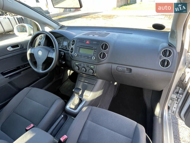 Серый Фольксваген Гольф Плюс, объемом двигателя 1.6 л и пробегом 218 тыс. км за 6300 $, фото 21 на Automoto.ua