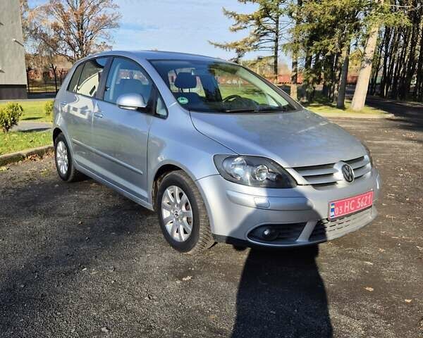 Серый Фольксваген Гольф Плюс, объемом двигателя 1.6 л и пробегом 215 тыс. км за 5500 $, фото 7 на Automoto.ua