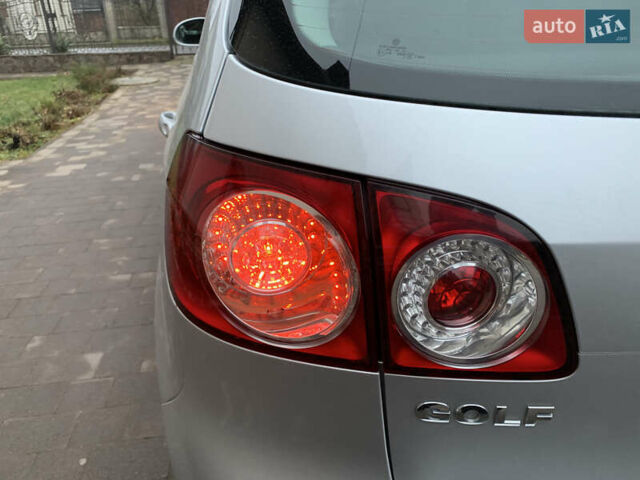 Серый Фольксваген Гольф Плюс, объемом двигателя 1.6 л и пробегом 200 тыс. км за 7200 $, фото 17 на Automoto.ua