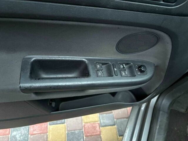 Серый Фольксваген Гольф Плюс, объемом двигателя 1.6 л и пробегом 271 тыс. км за 3900 $, фото 3 на Automoto.ua