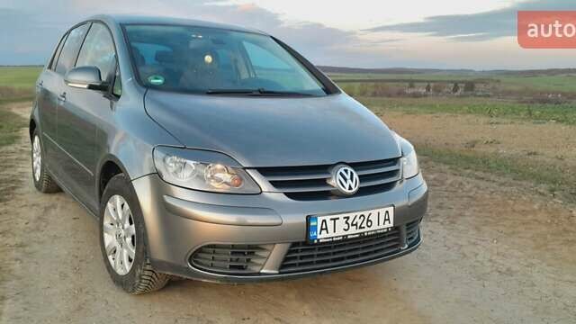 Серый Фольксваген Гольф Плюс, объемом двигателя 1.6 л и пробегом 226 тыс. км за 5300 $, фото 3 на Automoto.ua