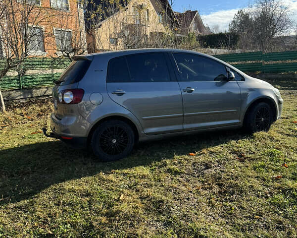 Серый Фольксваген Гольф Плюс, объемом двигателя 1.6 л и пробегом 202 тыс. км за 5250 $, фото 2 на Automoto.ua