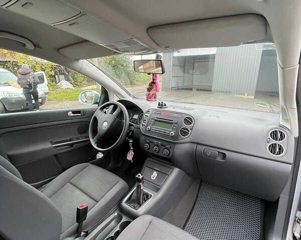 Серый Фольксваген Гольф Плюс, объемом двигателя 1.39 л и пробегом 270 тыс. км за 5100 $, фото 6 на Automoto.ua