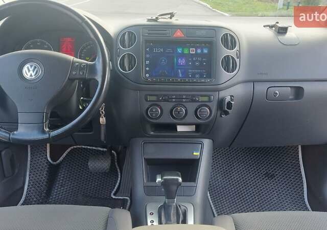 Сірий Фольксваген Golf Plus, об'ємом двигуна 1.6 л та пробігом 198 тис. км за 7000 $, фото 24 на Automoto.ua