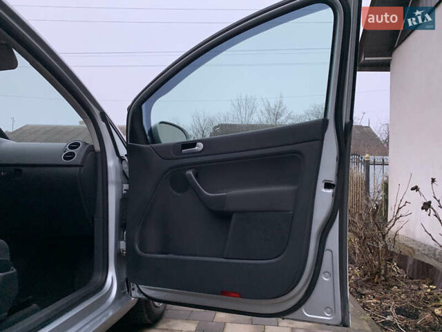 Серый Фольксваген Гольф Плюс, объемом двигателя 1.6 л и пробегом 200 тыс. км за 7200 $, фото 40 на Automoto.ua