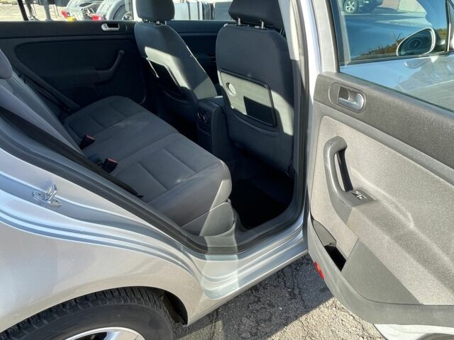 Серый Фольксваген Гольф Плюс, объемом двигателя 1.6 л и пробегом 218 тыс. км за 6300 $, фото 18 на Automoto.ua